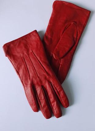 Симпатичные женские кожаные перчатки от бренда tu.