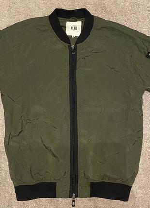 Чоловіча куртка. бомбер вітровка