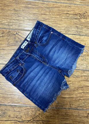 Джинсовые шорты на двочку