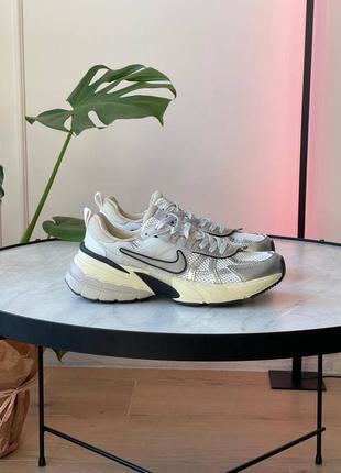 Женские кроссовки nike v2k run summit white metallic silver fd0736-100