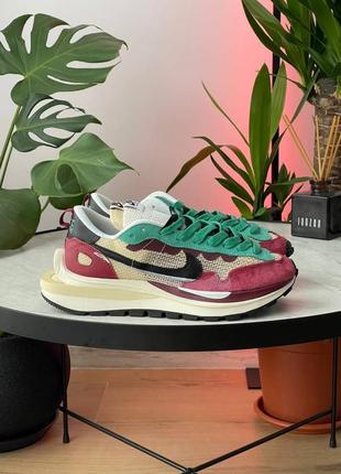 Мужские кроссовки sacai x nike vaporwaffle ‘villain red’