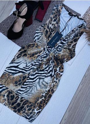 Новое короткое платье guess s xs платье в животный принт короткое платье с вырезом