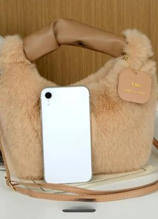 Сумка из искусственного меха.