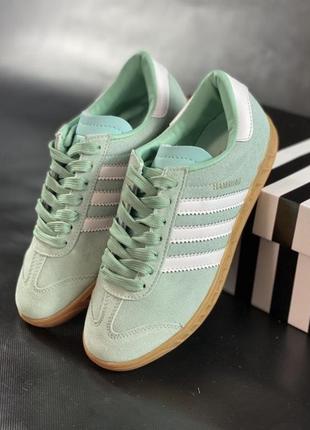 Женские кроссовки adidas