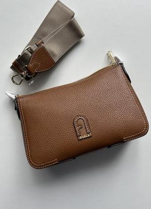Коричневая кожаная сумка через плечо atena cognac furla