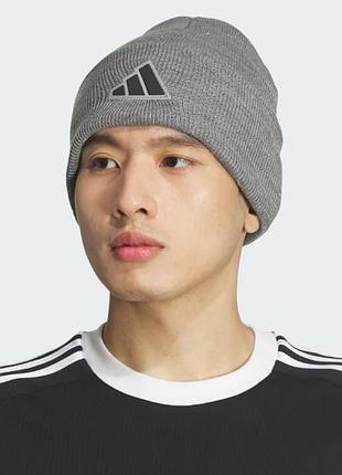 Шапка adidas. оригинал.