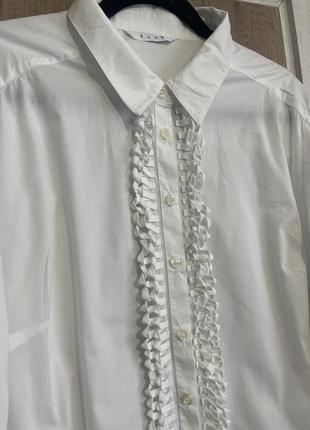 Біла сорочка з декором великого розміру