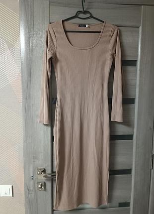 Платье в рубчик миди