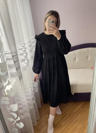 Черное платье миди