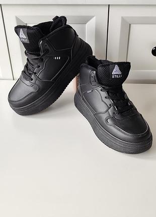 Зимние ботинки кроссовки