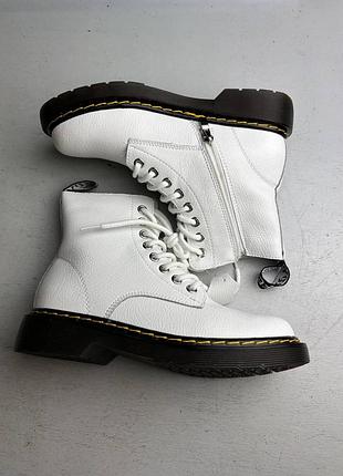 Ботинки кожаные чернобелые на шнуровке