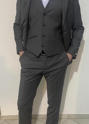 Чоловічий костюм karl lagerfield4 фото
