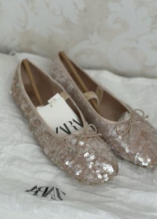 Красивые балетки в пайетки zara
