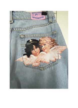 Дизайнерські світлі джинси fiorucci з янголами прямі джинси р25