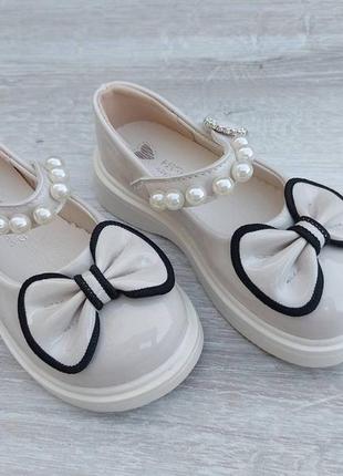 Святкова туфлі для дівчинки
