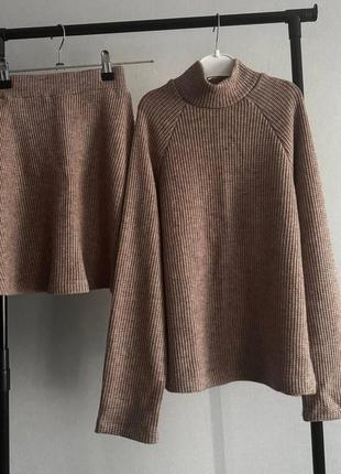 В'язаний комплект зі спідницею мокко