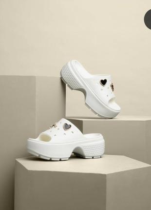 Новинка шлепанцы crocs stomp slide
chalk craie