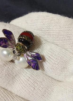 Дизайнерська каблучка з білими перл нами,кольоровою емаллю і гранатами цаворитами