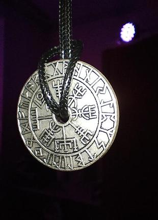 Амулет с компасом викингов