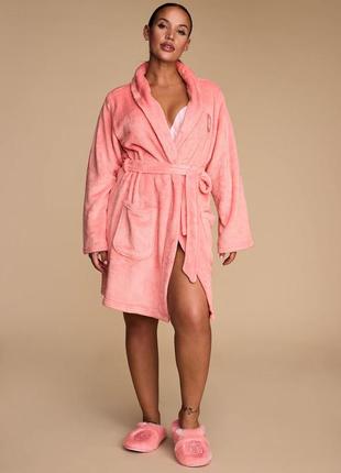 Новый victoria's secret, короткий уютный халат victoria's secret розово-персиковый цвет m/l