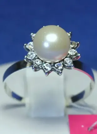Кольцо из серебра с жемчугом и фианитами 1058