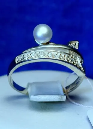 Серебряное кольцо с жемчугом и фианитами кс 803