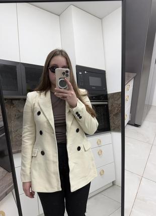 Жакет піджак zara молочного кольору