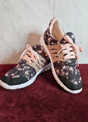 Кроссовки для девочки