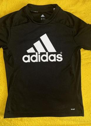 Черная женская футболка adidas xs.