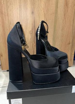 Босоножки versace
