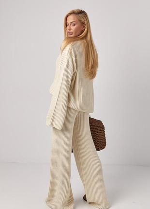 Вязаный женский костюм с брюками и кардиганом