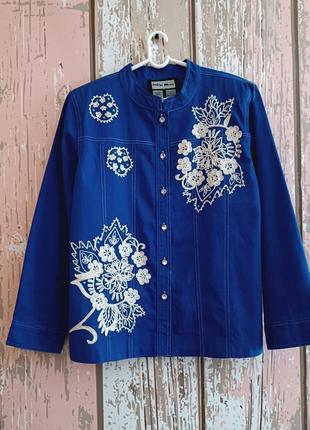 Піджак з вишивкою
