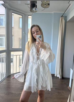 Біла сукня