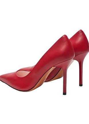Червоні шкіряні модельні туфлі на шпильці