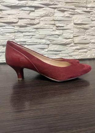 Актуальные натуральные туфли лодочки от clarks