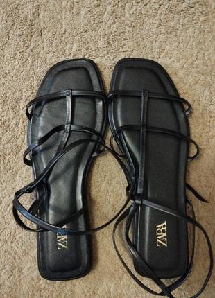 Шкіряні босоніжки zara.