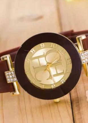 Годинник в стилі carolina herrera