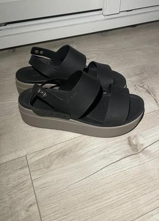 Босоножки crocs
