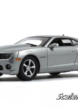 Коллекционная модель chevrolet camaro ss (2009). суперкары. масштаб 1:43