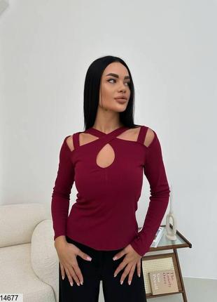 Кофтинка з цікавим кроєм