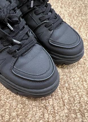 Кроссовки zara