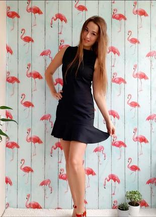 Чорне плаття prettylittlething