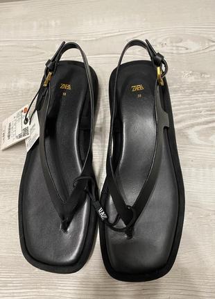 Шкіряні сандалії zara на високій підошві