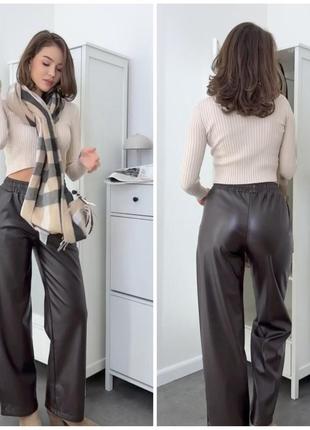 Нереально крутые кожаные брюки клеш  🤩 на флисе, брюки эко кожа трубы теплые8 фото