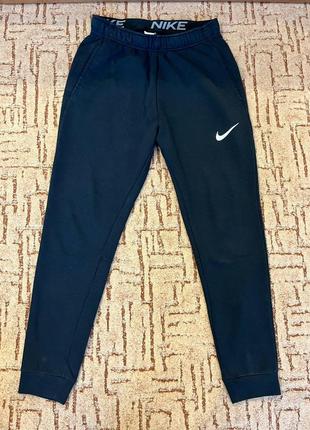 Спортивные штаны фирмы nike