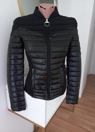 Guess демі куртка xs-розмір