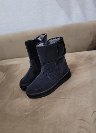 Женские черные зимние дутики на липучках