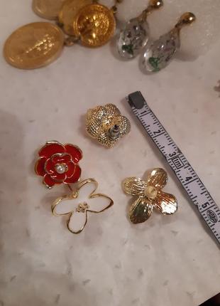 Сережки квіти по 180грн, білі, червоні