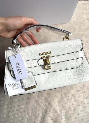 Белая сумка guess