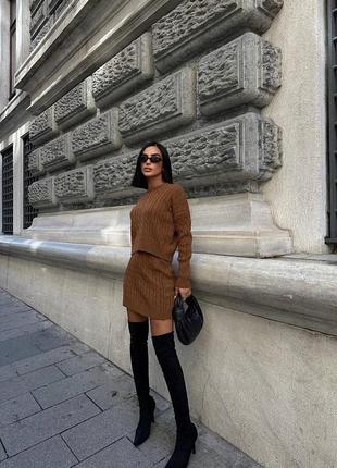 Костюм женский вязаный